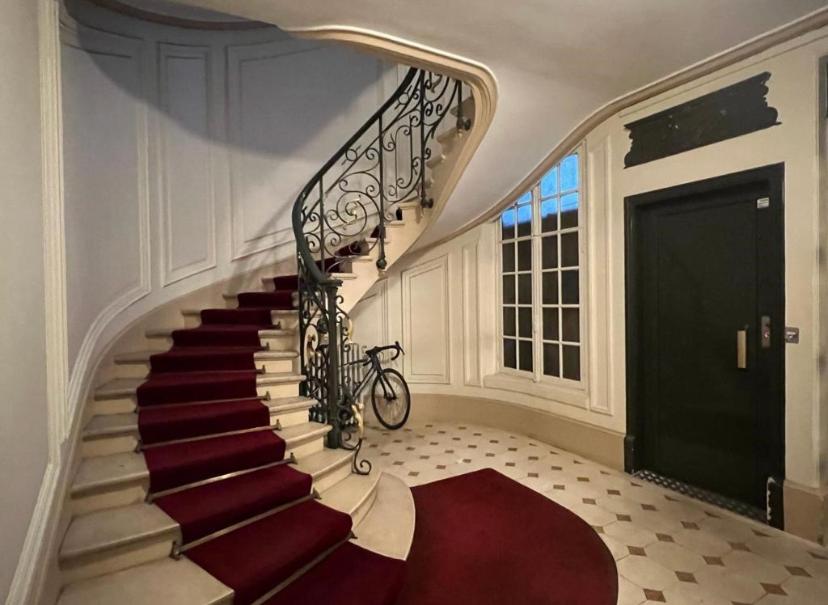 4 Bedroom Luxury Eiffel Tower Appartement