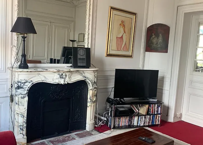 4 Bedroom Luxury Eiffel Tower Apartment